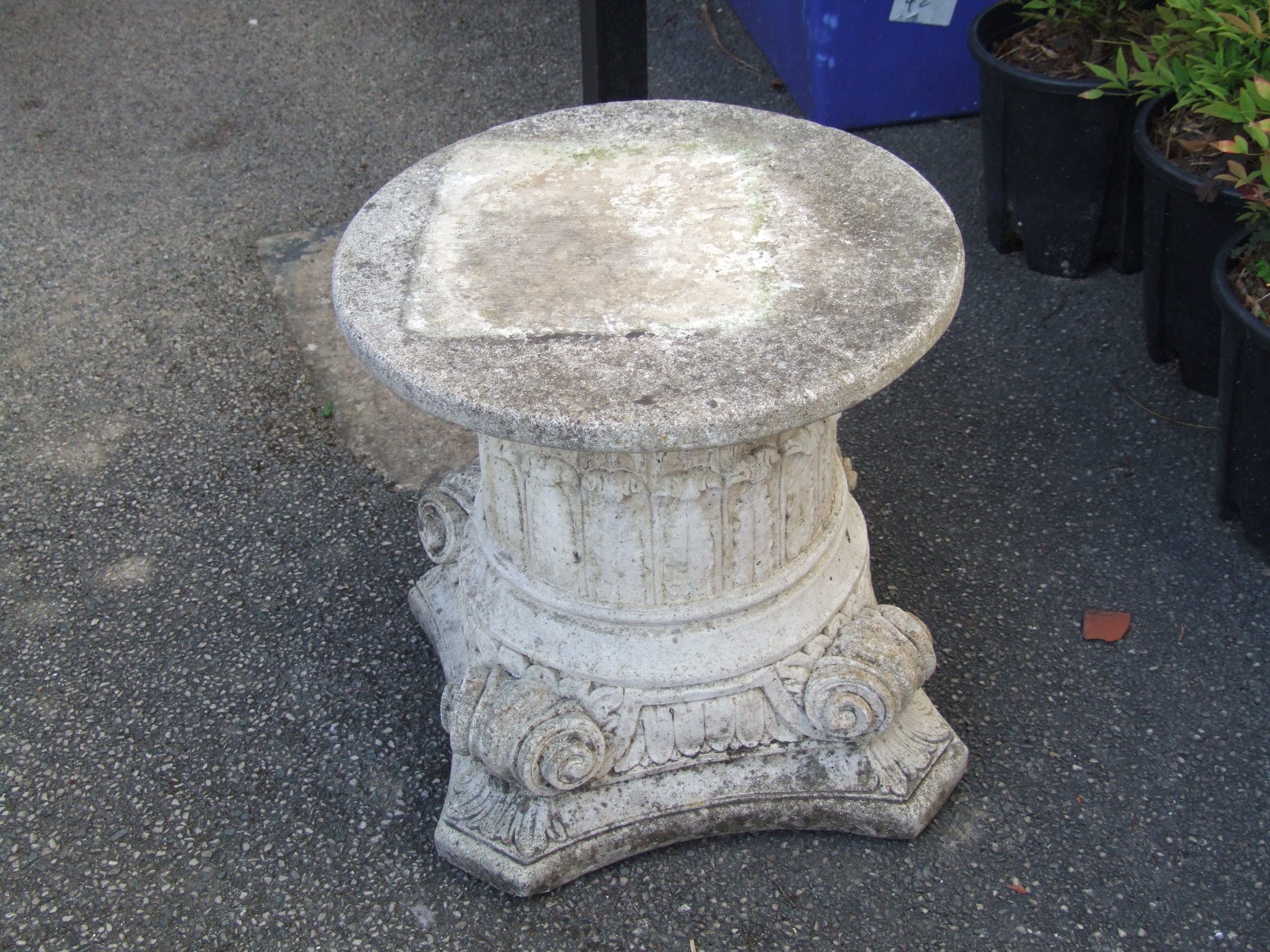 Corinthian style stone plinth - Image 2